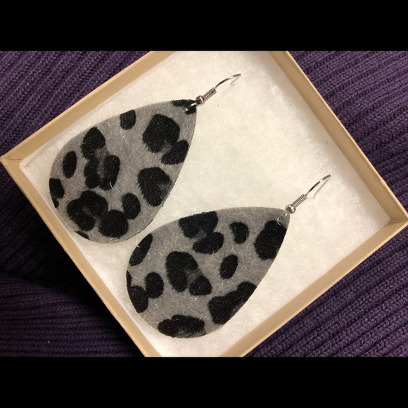 Jewelry - ANIMAL TEARDROP EARRINGS